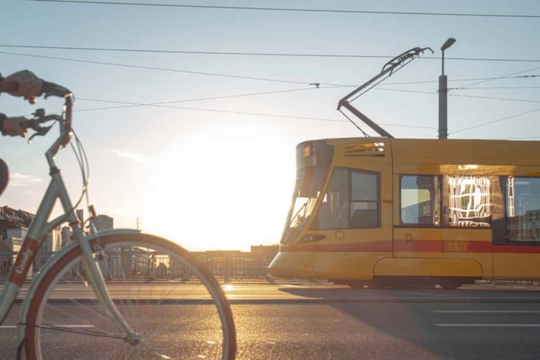 Tram et vélo dans le canton de Bâle